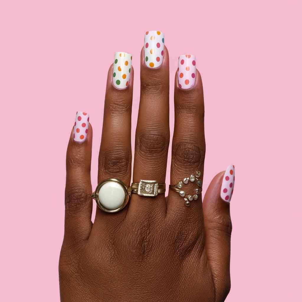 Polka Dots nails art